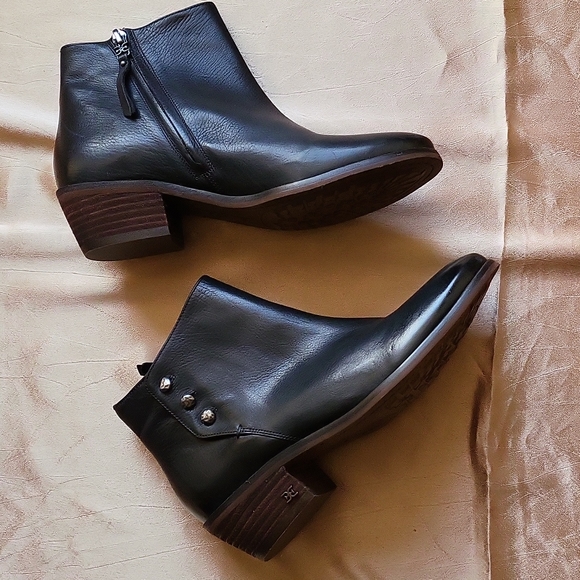 Sam Edelman NWOB black leather side zip booties size 7m - Picture 2 of 11